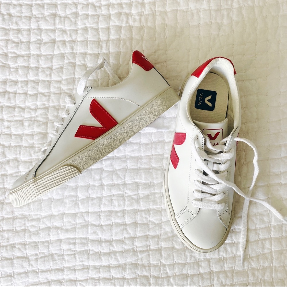 New Veja Esplar Logo Leather Sneaker size 6